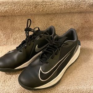 Youth Boys size 6 shoes. Very good condition only used for basketball 1 season.